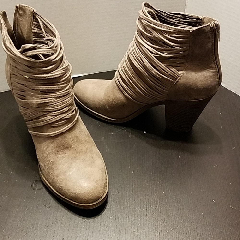 Fergalicious booties sz 9